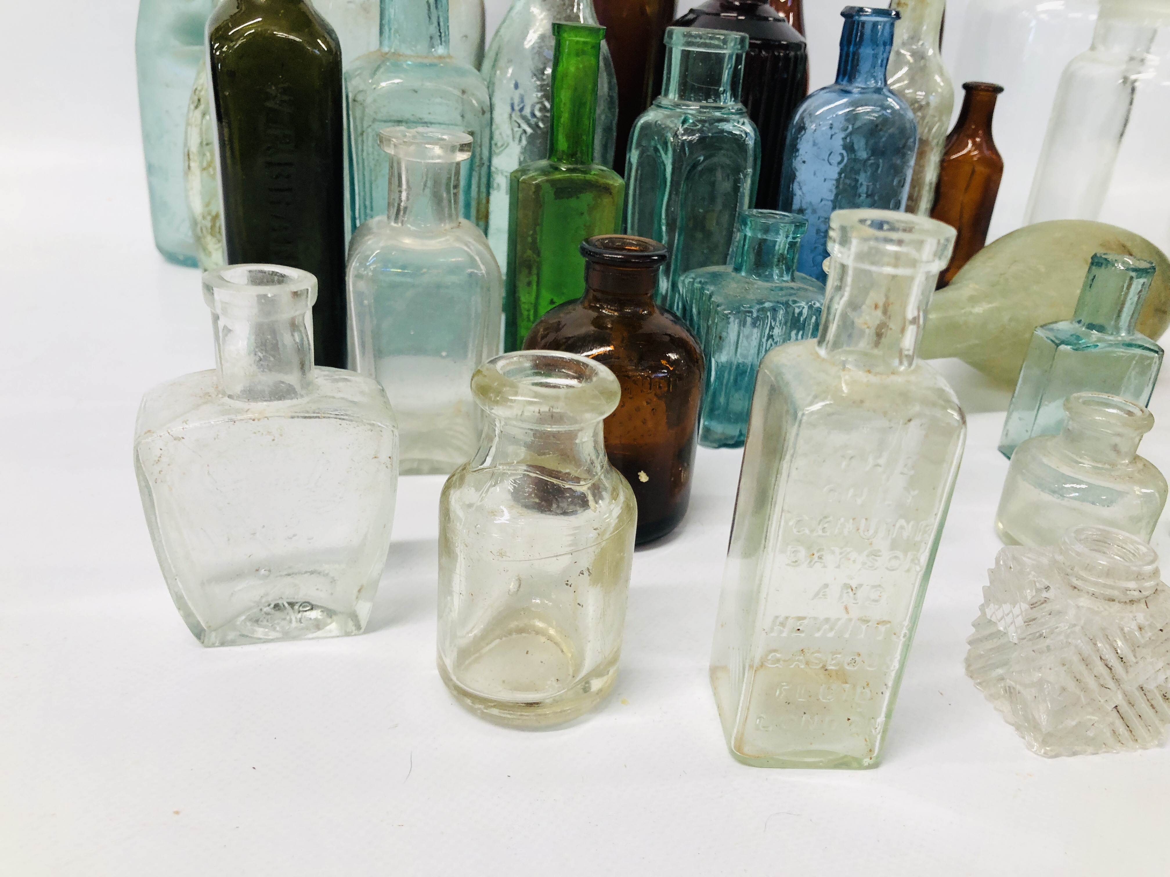 30 VARIOUS VINTAGE GLASS BOTTLES TO INCLUDE FORSTER MOORE LTD NORWICH, W P BRANSON, - Image 2 of 13