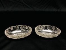 A PAIR OF LATE GEORGIAN OVAL CUT GLASS DISHES, SOME CHIPS, L 12.5CM.