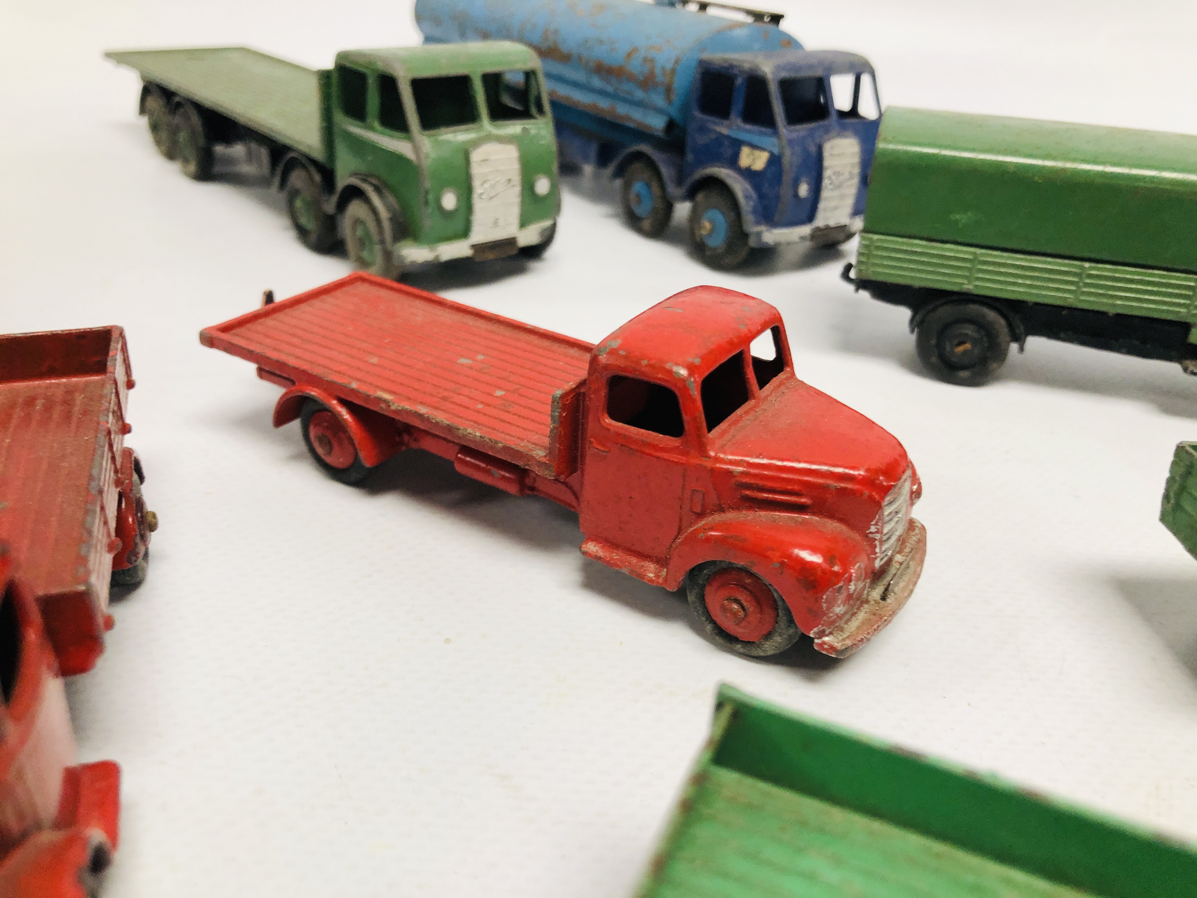 COLLECTION OF ASSORTED VINTAGE "DINKY" LORRIES AND TRUCKS TO INCLUDE 3 X FODEN, FORDSON, DODGE, - Image 6 of 13