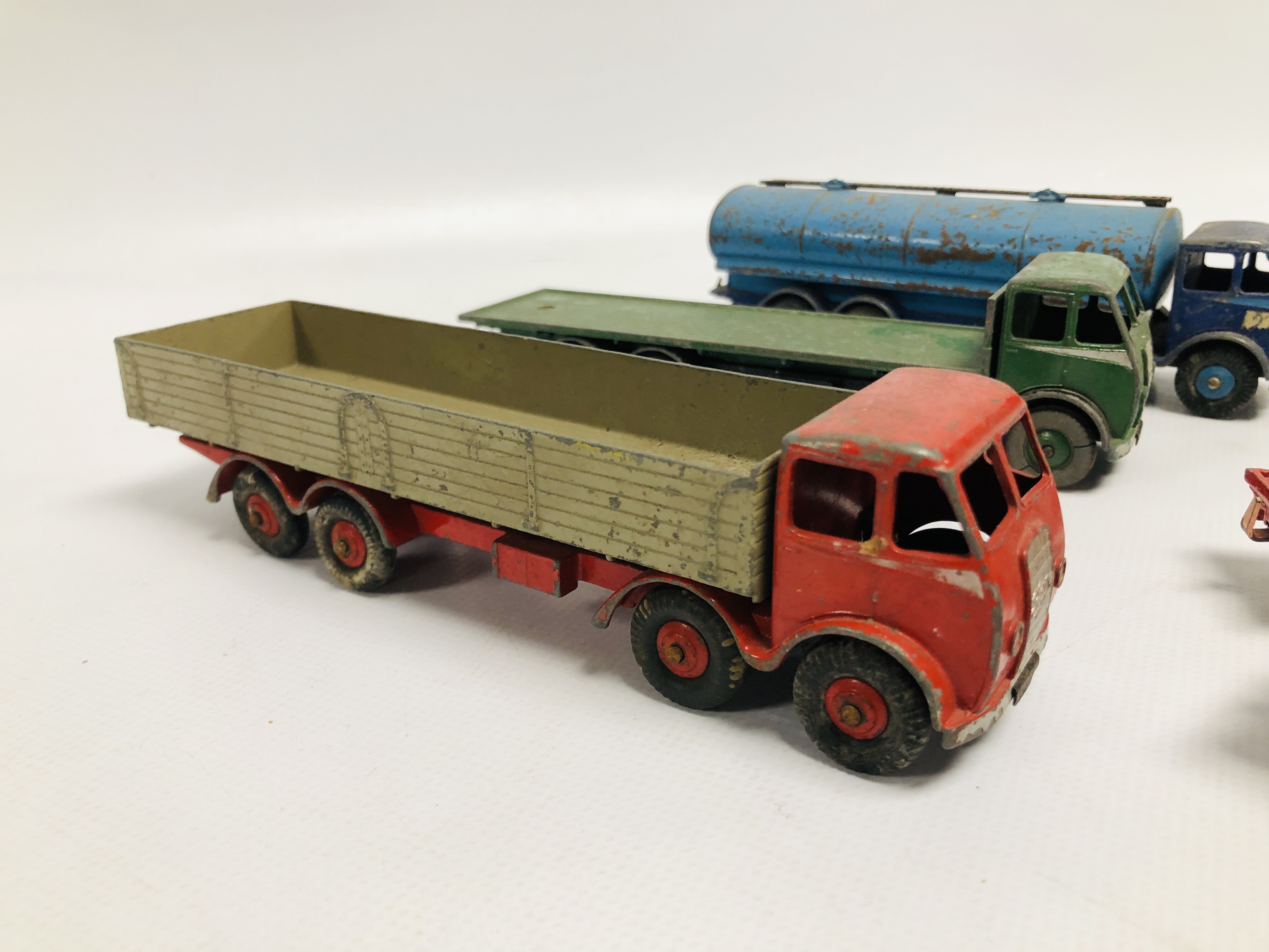 COLLECTION OF ASSORTED VINTAGE "DINKY" LORRIES AND TRUCKS TO INCLUDE 3 X FODEN, FORDSON, DODGE, - Image 8 of 13