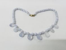 A REAL STONE NECKLACE WITH 9CT.