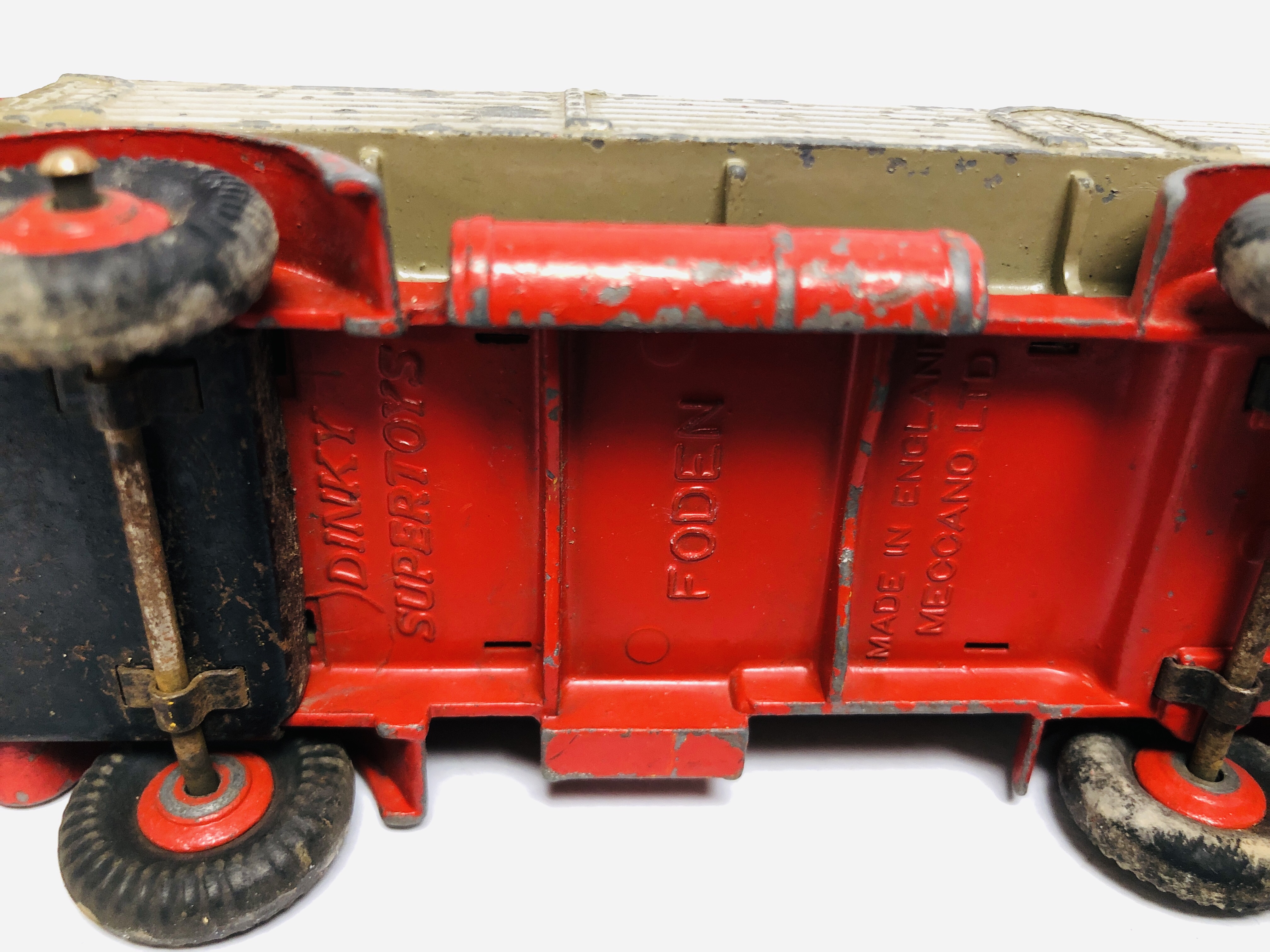COLLECTION OF ASSORTED VINTAGE "DINKY" LORRIES AND TRUCKS TO INCLUDE 3 X FODEN, FORDSON, DODGE, - Image 11 of 13