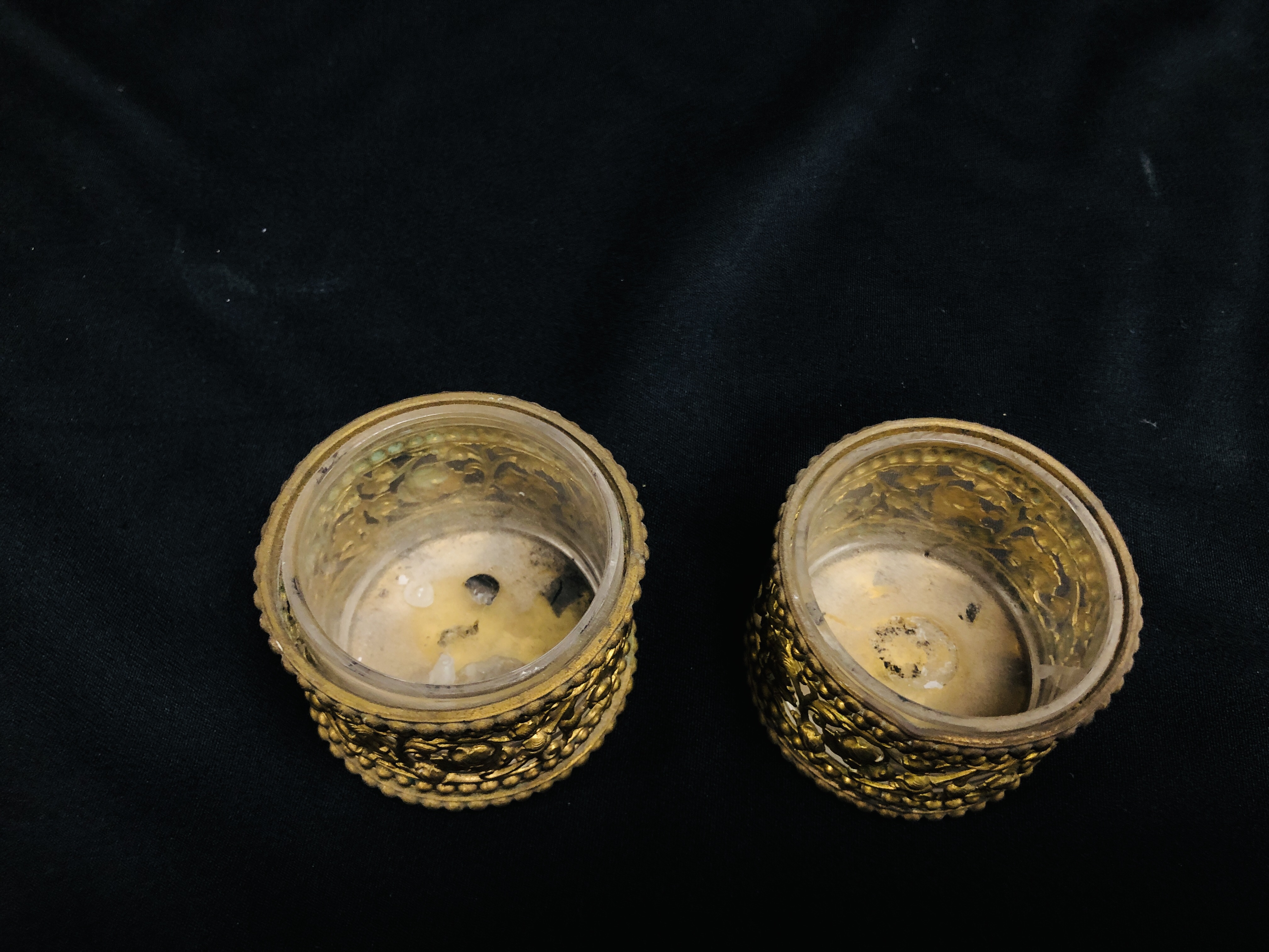 PAIR OF ANTIQUE GILT METAL SALTS WITH CLEAR GLASS LINERS - Image 2 of 4