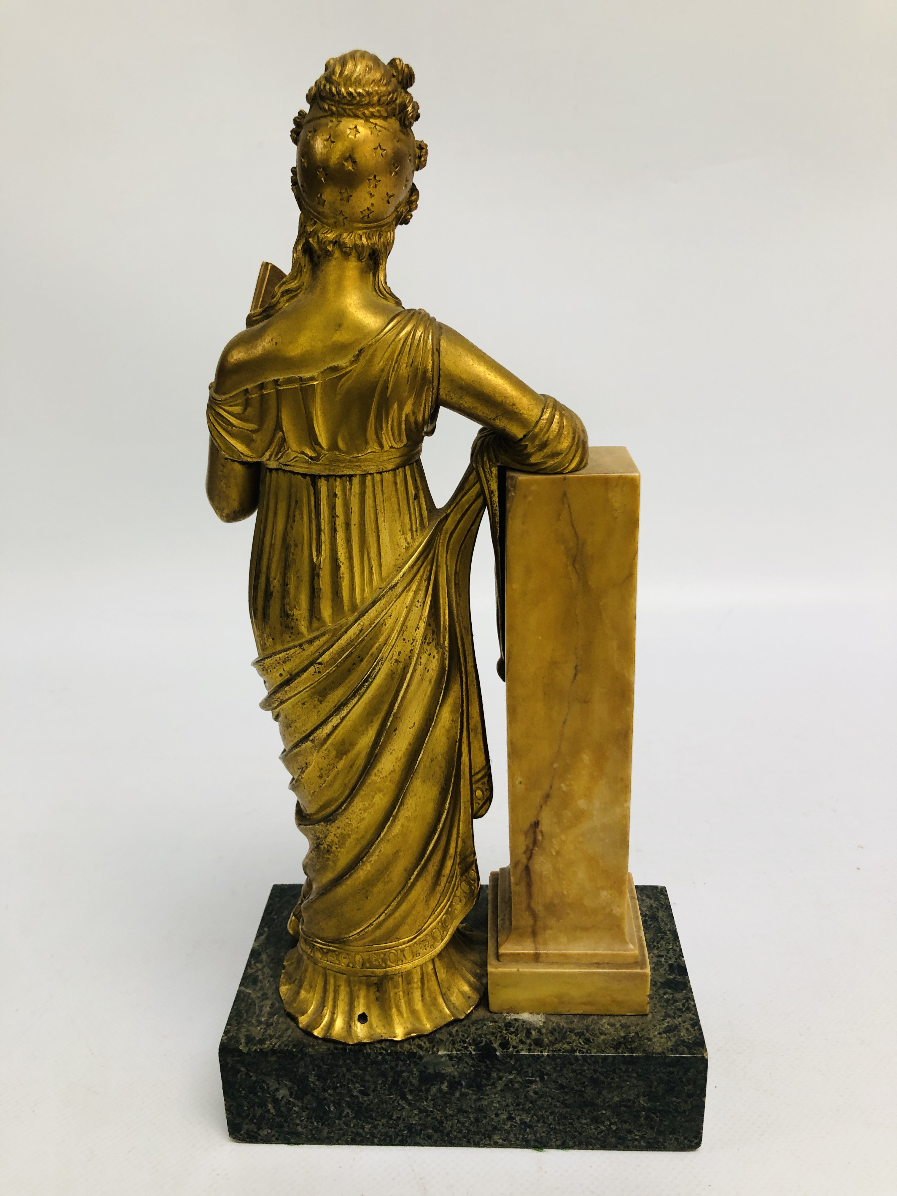 A BELLE EPOQUE GILT BRONZE FIGURE OF A STANDING WOMAN IN CLASSICAL DRESS, READING FROM A BOOK, - Image 5 of 7