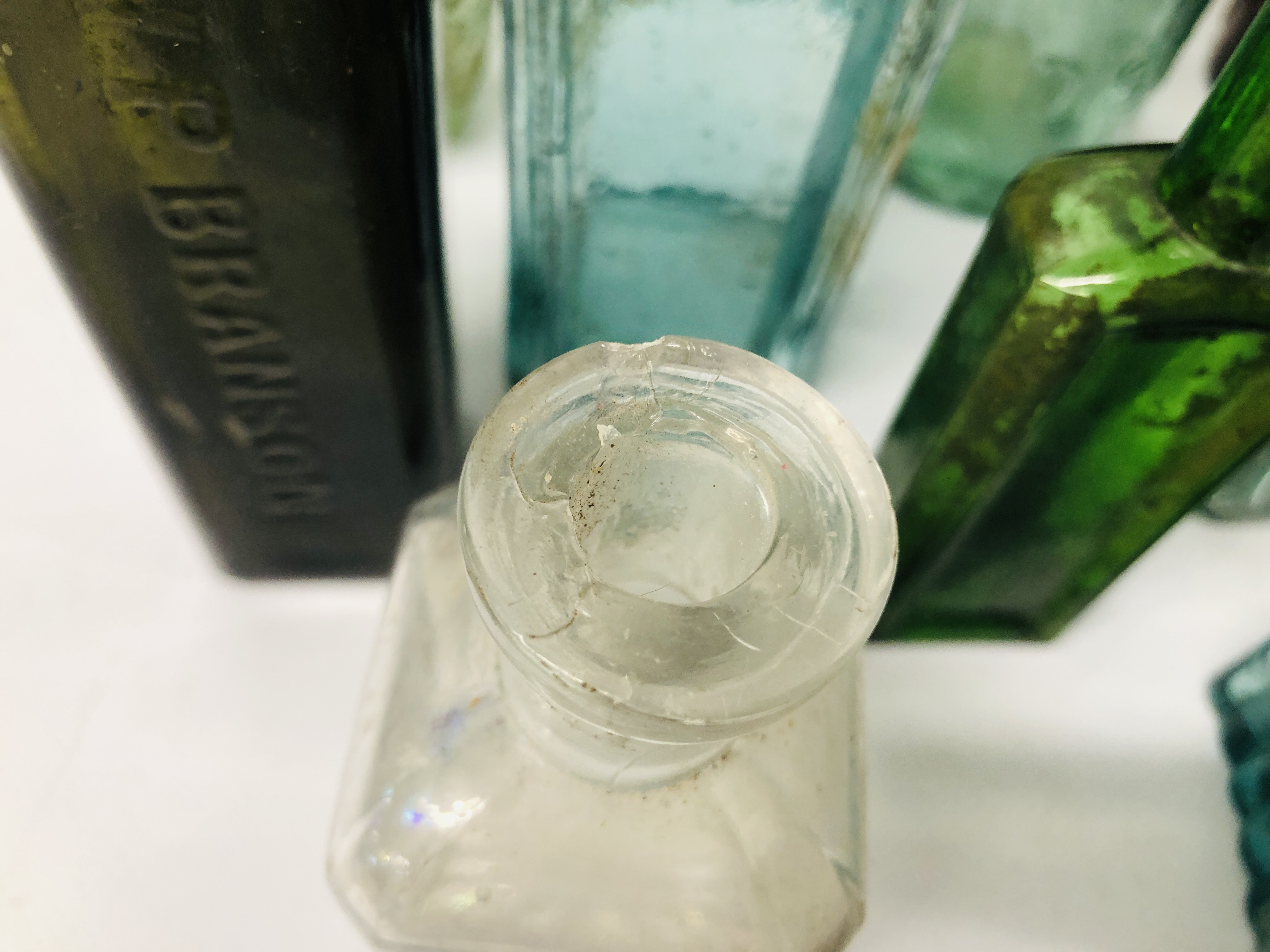 30 VARIOUS VINTAGE GLASS BOTTLES TO INCLUDE FORSTER MOORE LTD NORWICH, W P BRANSON, - Image 11 of 13