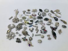 BOX OF VINTAGE SILVER TONE AND STONE SET BROOCHES ETC.