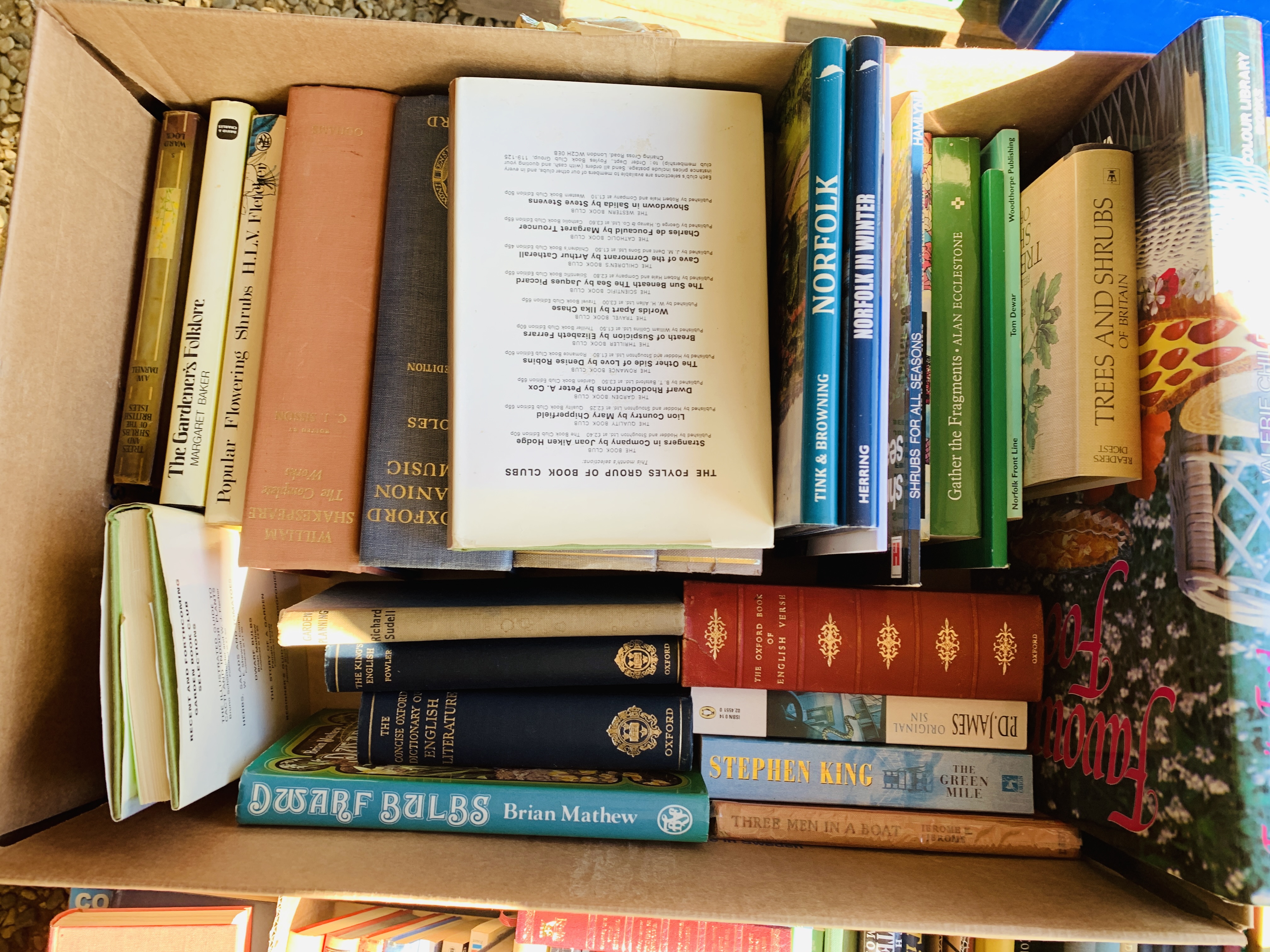 9 X BOXES OF ASSORTED BOOKS TO INCLUDE CHARLES DICKENS, GARDENING, COOKING, NORFOLK ETC. - Image 8 of 10