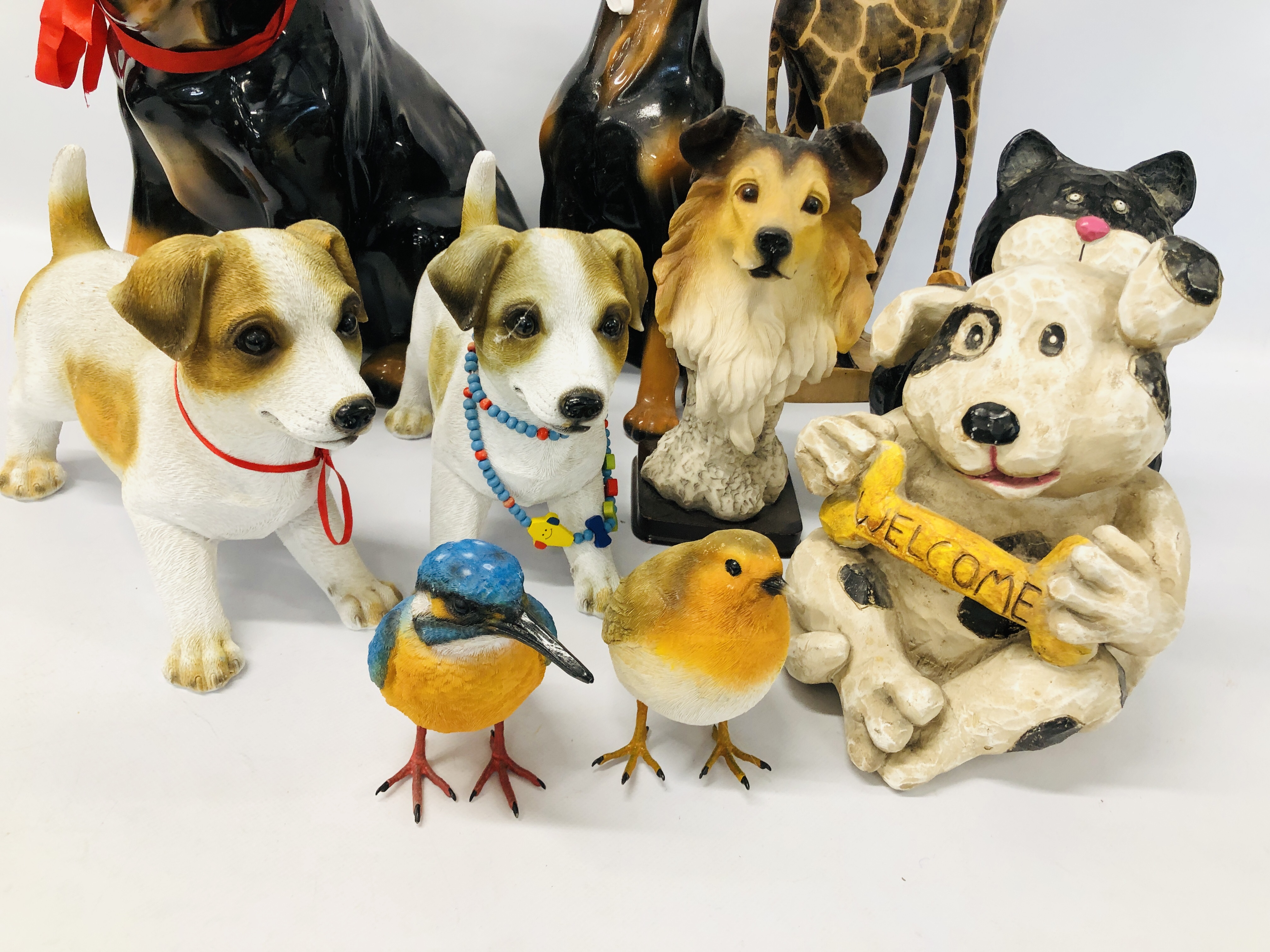 COLLECTION OF TREEN AND RESIN DOG AND CAT ORNAMENTS ALONG WITH A GIRAFFE, - Image 2 of 4