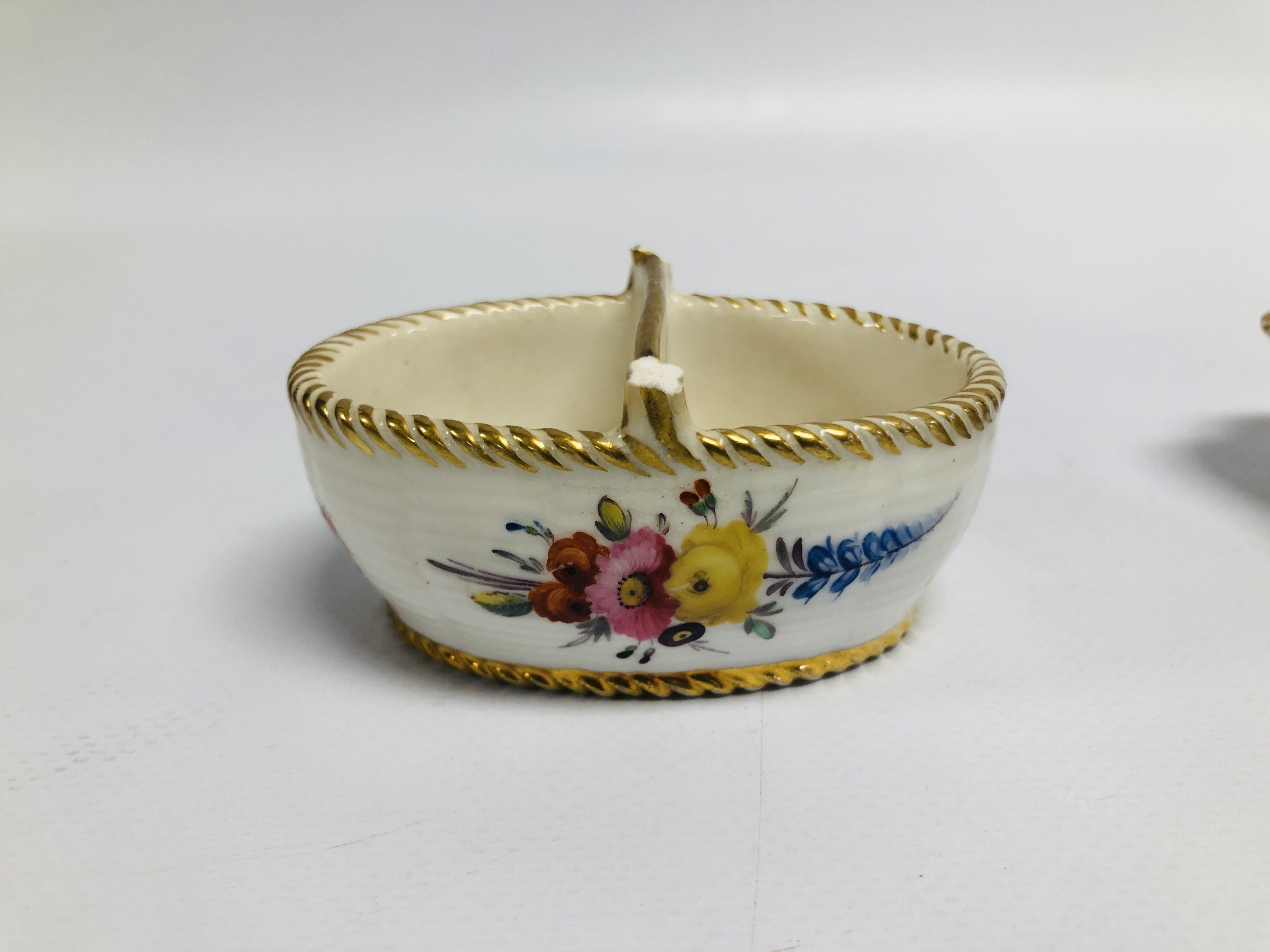 A C19th DISH DECORATED WITH DAFFODIL'S, PERHAPS DERBY, 12CM, - Image 4 of 12