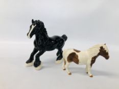 2 X BESWICK HORSE ORNAMENTS WITH ORIGINAL BOXES "TROTTING SHIRE BCC 1996" HEIGHT 20.5CM.