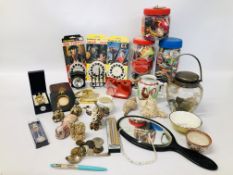 BOX OF VINTAGE COLLECTIBLES TO INCLUDE 3 JARS OF BADGES, BISCUIT BARREL AND GLASS MARBLES,