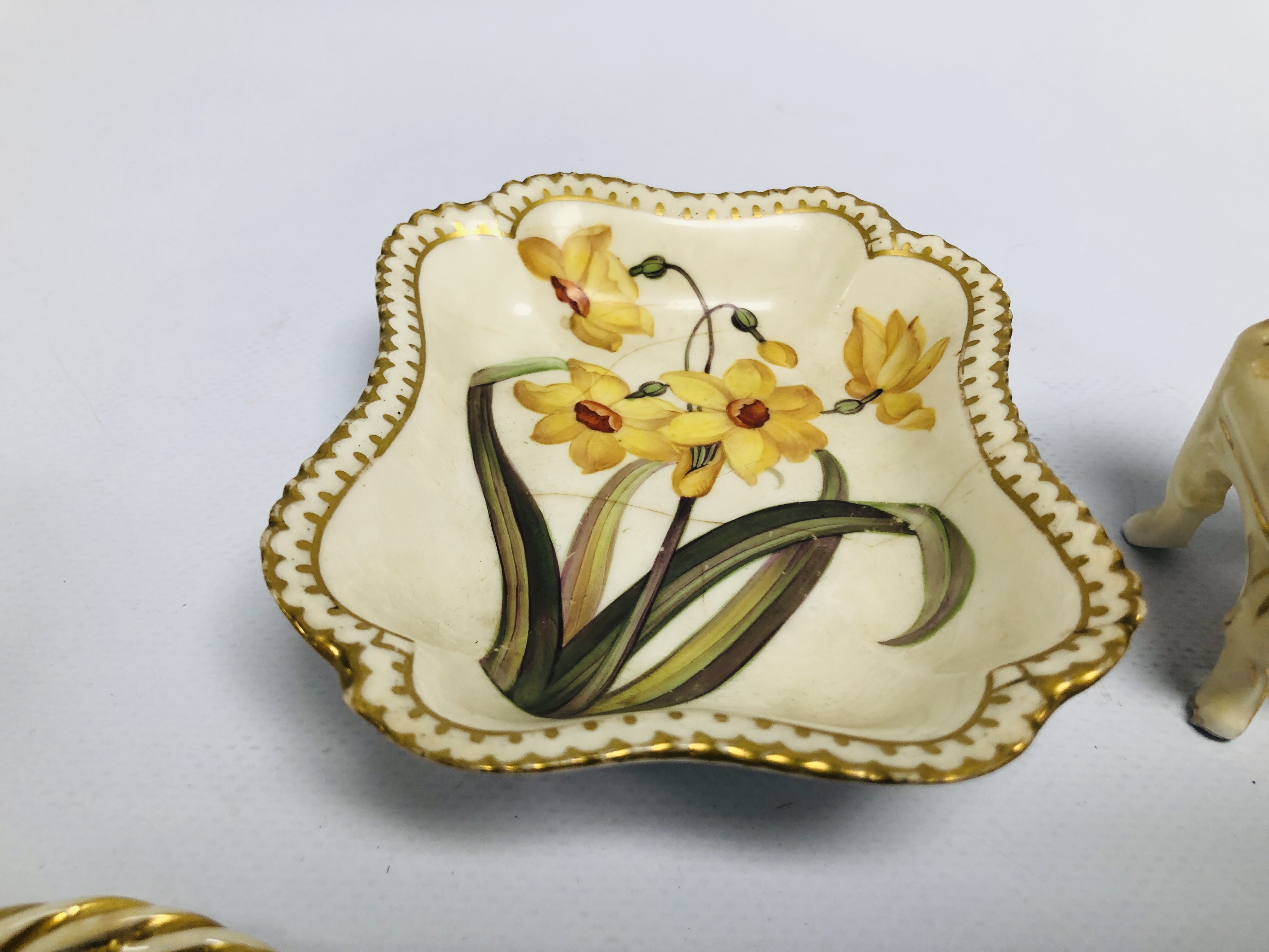 A C19th DISH DECORATED WITH DAFFODIL'S, PERHAPS DERBY, 12CM, - Image 6 of 12