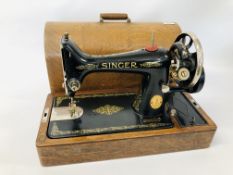 VINTAGE SINGER SEWING MACHINE.