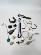 COLLECTION OF VINTAGE JEWELLERY TO INCLUDE WHITE METAL, BANGLES, NECKLACE, ETC.