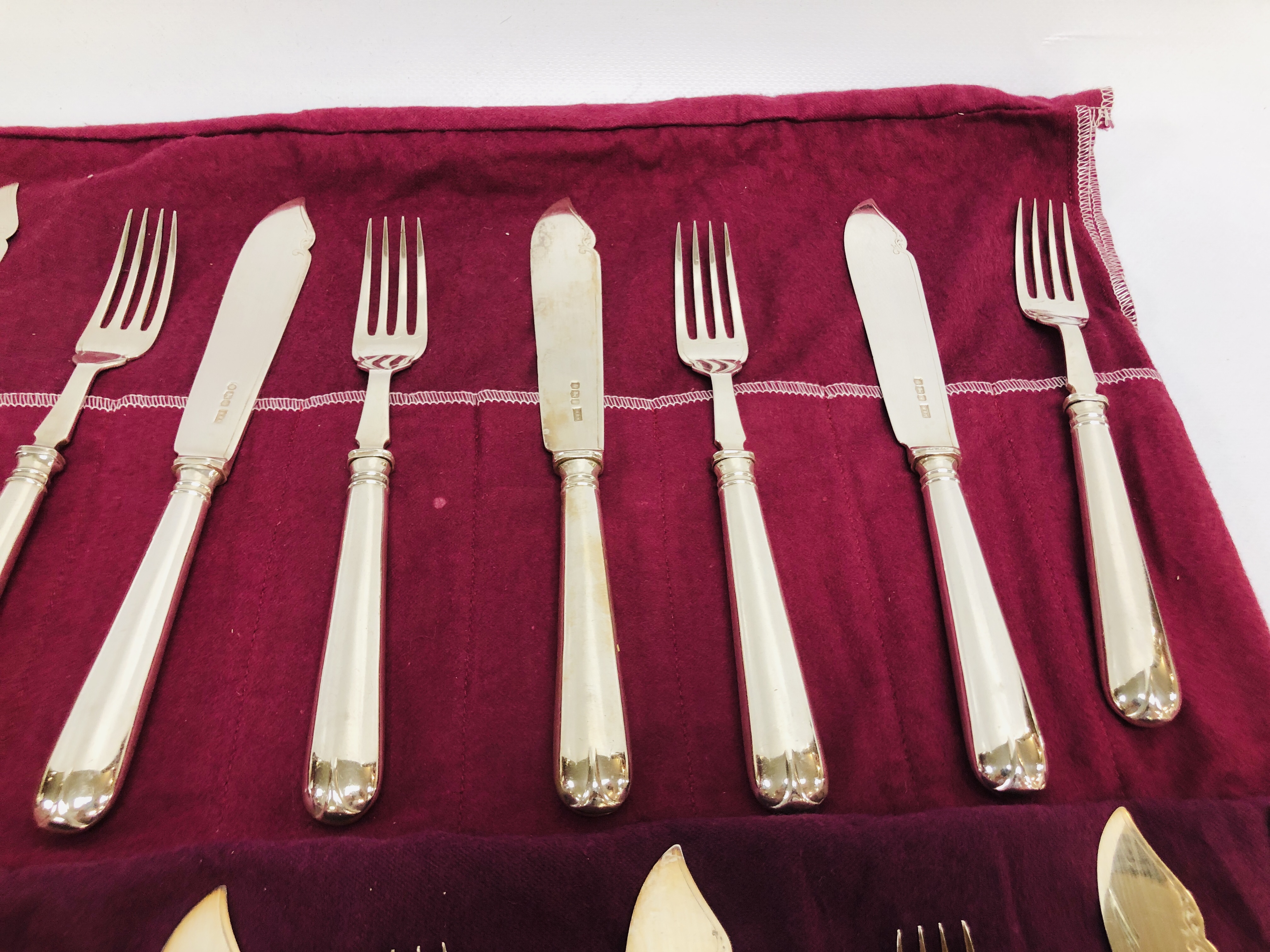12 SILVER FISH KNIVES AND FORKS, W.R. - Image 5 of 6
