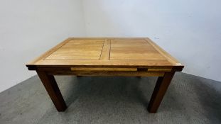 A QUALITY MODERN SOLID OAK EXTENDING DINING TABLE 140CM X 90CM, EXTENDED 220CM.