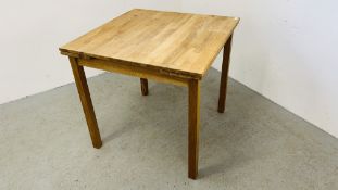 MODERN LIGHT OAK FINISH EXTENDING DINING TABLE, BLOCK WORK DESIGN.