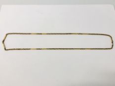 A 9CT GOLD SQUARE LINK AND BATON NECKLACE LENGTH 77CM