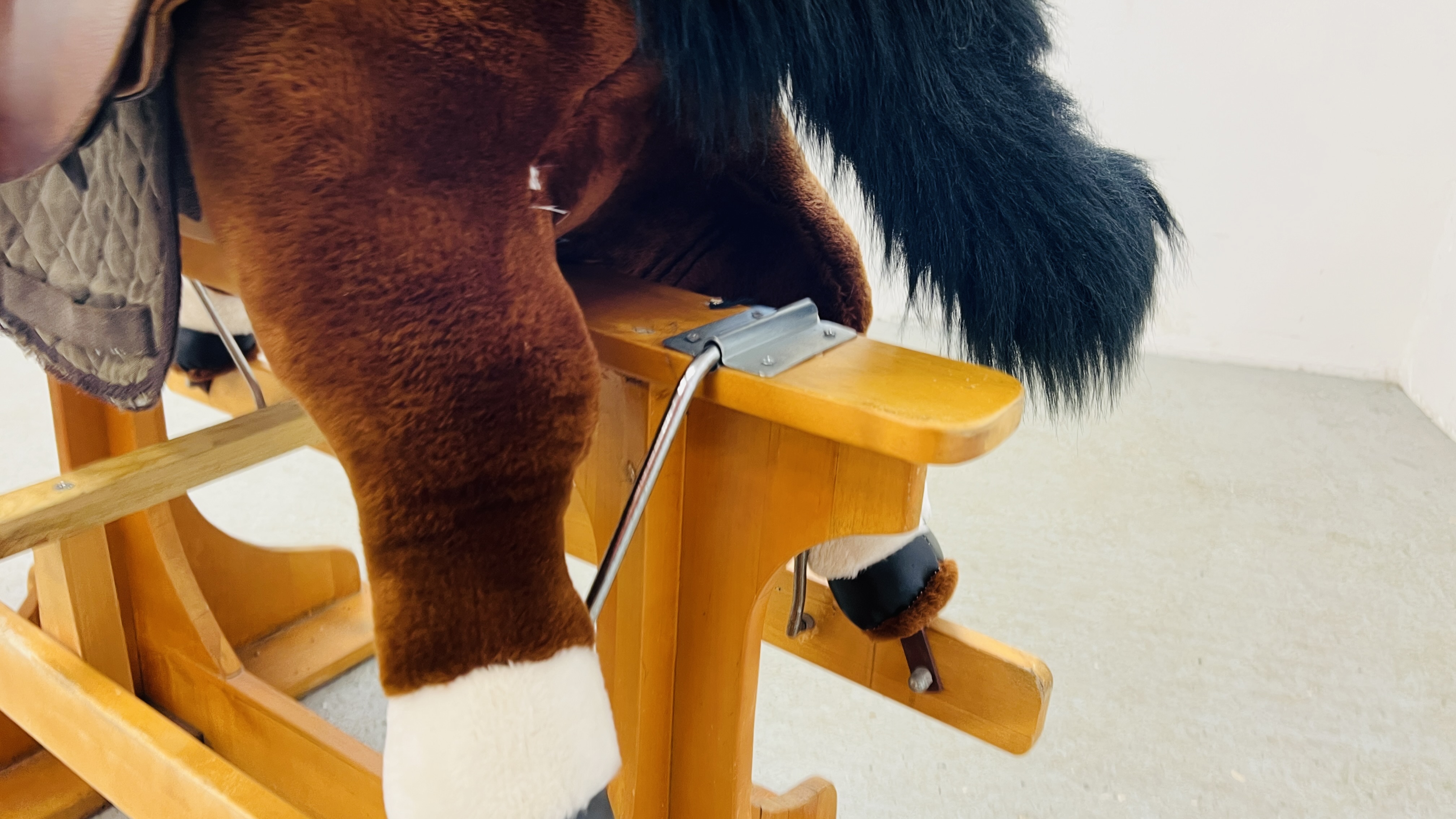 A MODERN CHILDS ROCKING HORSE WITH LEATHER SADLE - Image 4 of 9