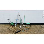 AN ABRU THREE WAY ALUMINIUM LADDER, GARDEN KNEELER, SCOTTS FERTILISER SPREADER, WIDE HEAD BROOM,