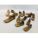 A BOX CONTAINING A QUANTITY OF VINTAGE WOODEN SHOE LASTS (VARYING CONDITIONS)