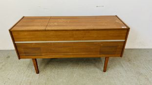 FERGUSON RADIO GRAM / RECORD PLAYER IN FITTED CABINET MODEL 3357 + VARIOUS RECORDS ETC L 112CM,