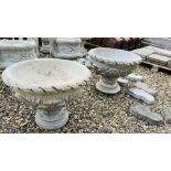 A PAIR OF CLASSICAL BOWL DESIGN PEDESTAL GARDEN PLANTERS DIAMETER 54CM, HEIGHT 43CM.