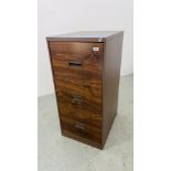 A STEEL THREE DRAWER FILING CABINET.