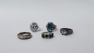 FIVE DESIGNER WHITE METAL RINGS TO INCLUDE ART DECO STYLE, STONE SET, ETC.