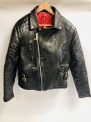 A VINTAGE STYLE IN LEATHER BIKERS JACKET.