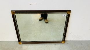 A GOOD QUALITY MODERN WALL MIRROR WITH BEVELLED PLATE GLASS W 80CM, H 60CM.