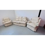 A GOOD QUALITY CREAM UPHOLSTERED THREE PIECE LOUNGE SUITE.