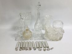 QUANTITY OF GOOD QUALITY GLASS WARE TO INCLUDE CUT GLASS, LUSTRE DROPS, PERFUME BOTTLE AND STOPPER,