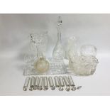 QUANTITY OF GOOD QUALITY GLASS WARE TO INCLUDE CUT GLASS, LUSTRE DROPS, PERFUME BOTTLE AND STOPPER,