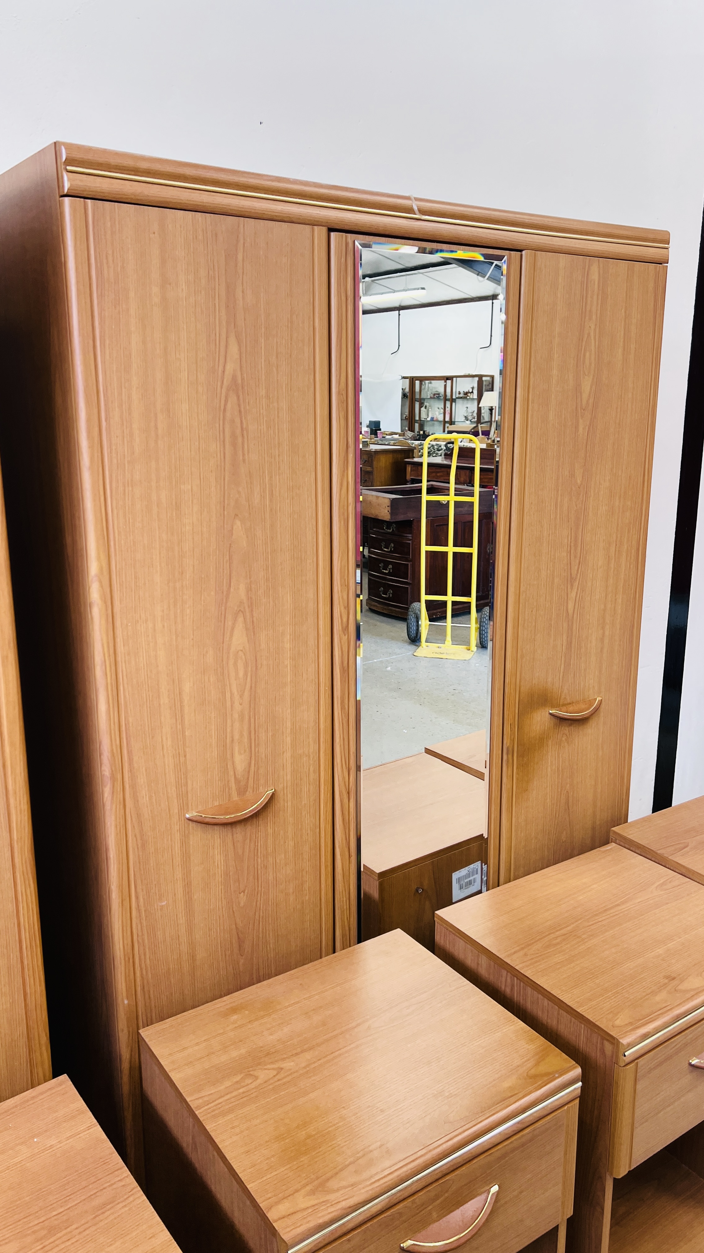 A SUITE OF ALSTONS CHERRYWOOD FINISH BEDROOM FURNITURE COMPRISING OF DOUBLE WARDROBE WITH TWO - Image 6 of 7