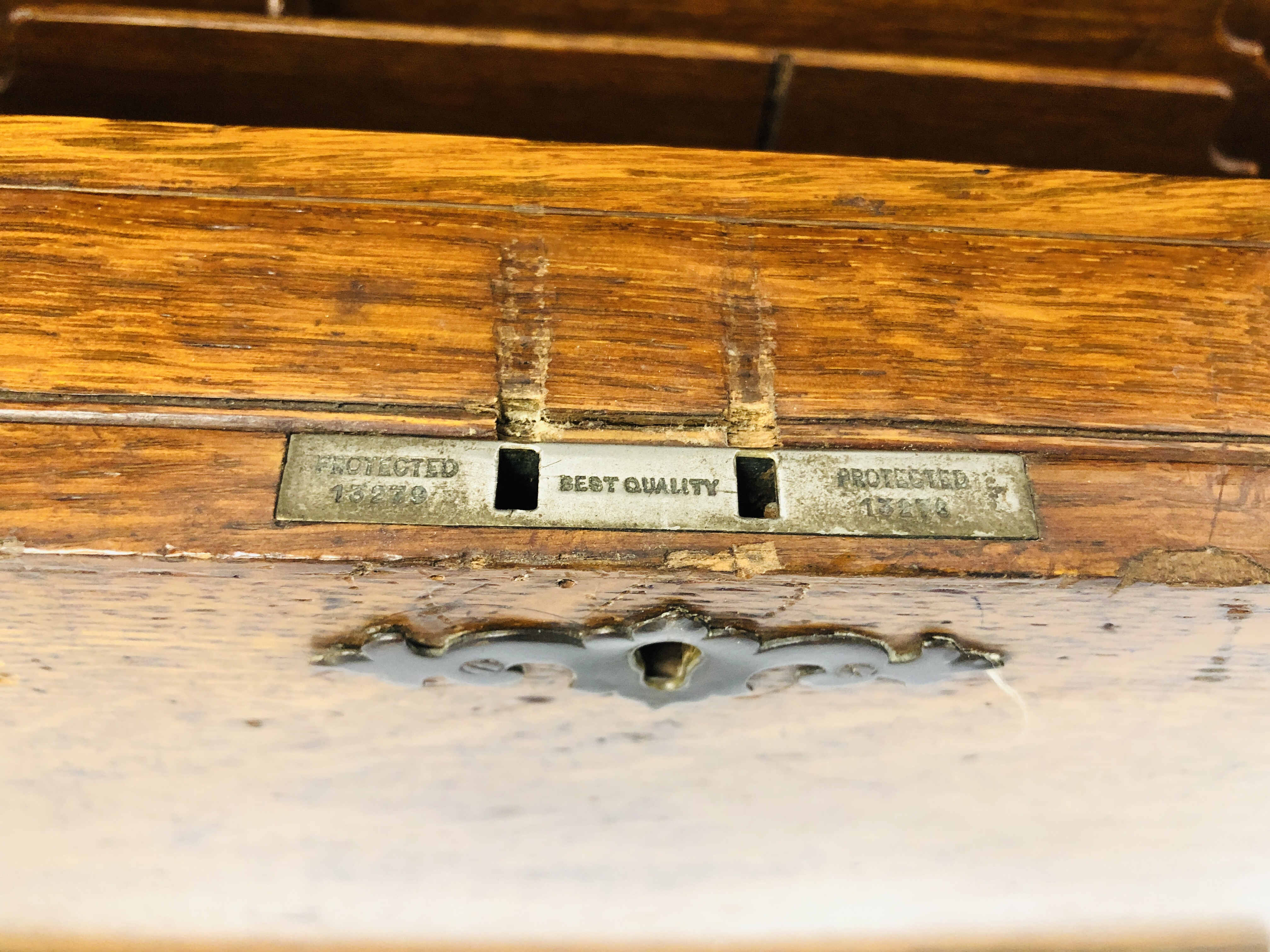 ANTIQUE OAK TRAVELLING STATIONARY BOX. - Image 8 of 12