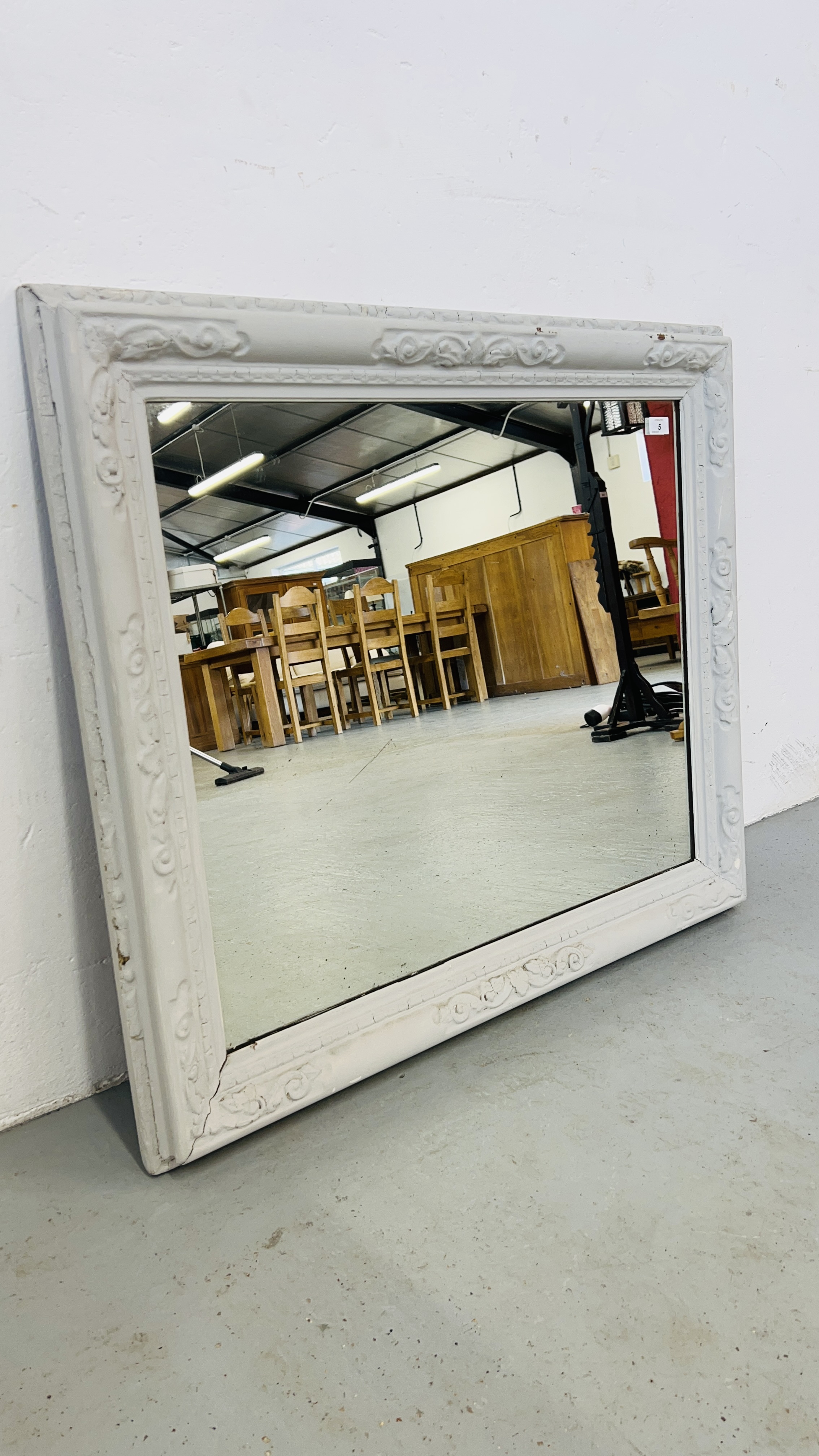 A RUSTIC STYLE RECTANGULAR WALL MIRROR IN PAINTED FRAME. - Image 6 of 6