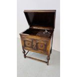 AN ALBIO OAK CABINET GRAMOPHONE