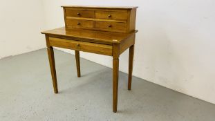 A SOLID OAK SINGLE DRAWER WRITING / SIDE TABLE WITH FOUR DRAWER FILING UPSTAND W 90CM, D 55CM,