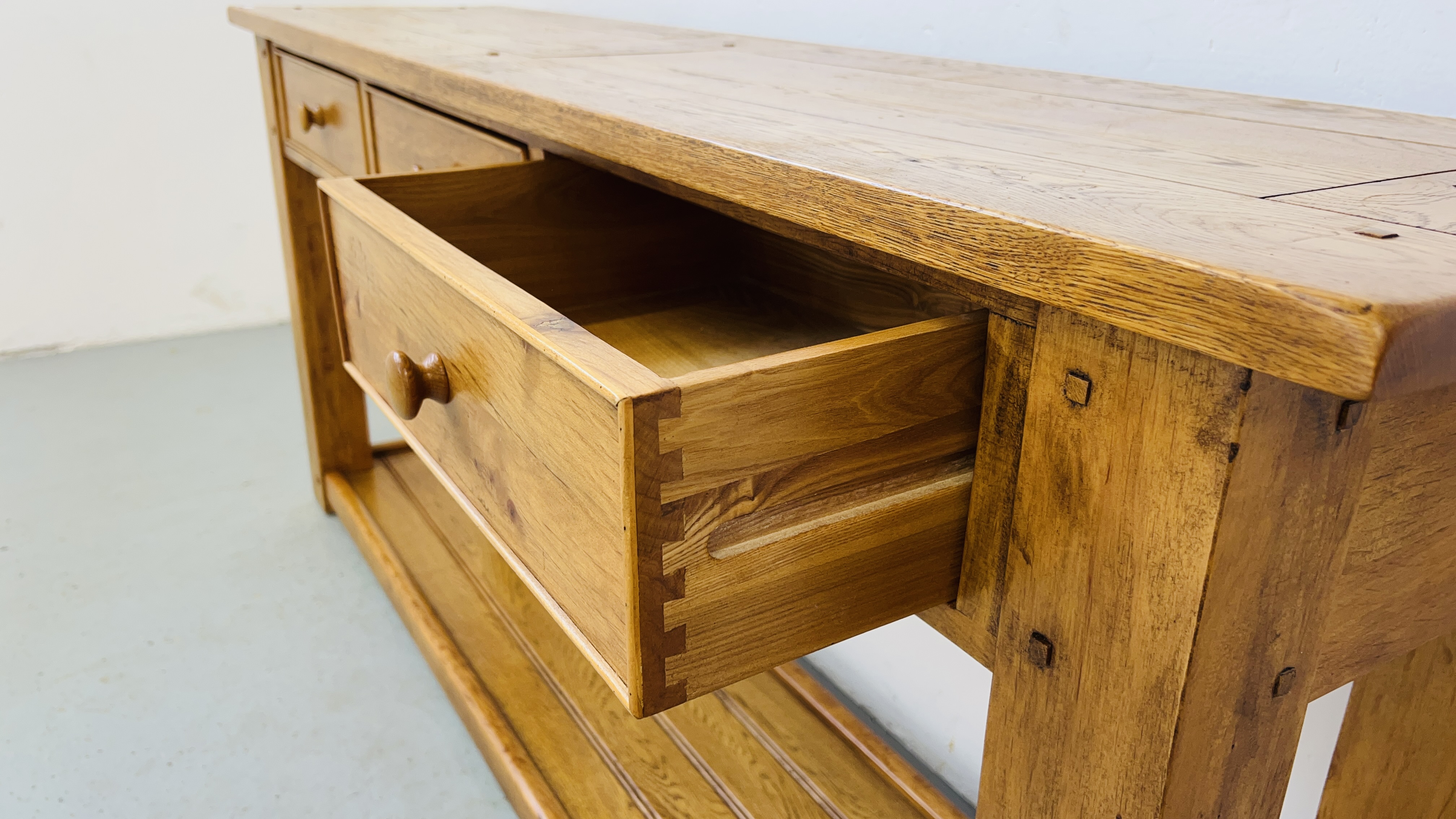 A MODERN SOLID OAK THREE DRAWER SIDE / HALL TABLE W 180CM, D 44.5CM, H 82.5CM. - Image 9 of 13