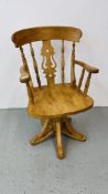 A HAND CRAFTED CAPTAIN STYLE PINE TOPPED SWIVEL CHAIR WITH FIDDLE BACK CARVING