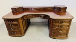 AN IMPRESSIVE OVERSIZED EDWARDIAN PERIOD MAHOGANY TWIN PEDESTAL DRESSING TABLE/DESK