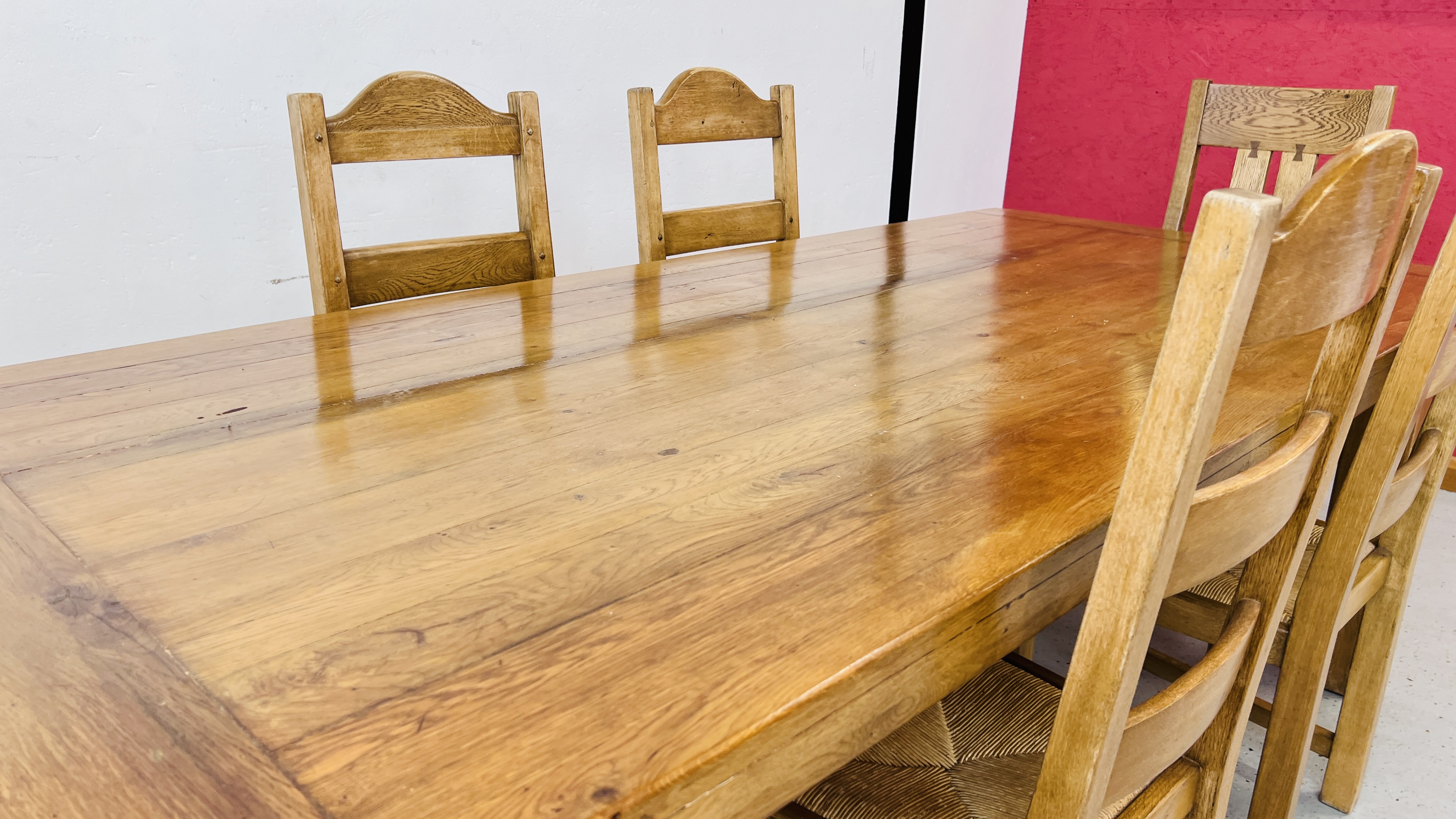 A MODERN SOLID OAK DINING TABLE LENGTH 220CM, - Image 6 of 15