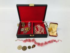 JEWELLERY BOX AND CONTENTS TO INCLUDE VINTAGE BROOCHES, GLASS BEADED NECKLACES, WATCHES, ETC.