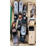 A COLLECTION OF 9 VARIOUS VINTAGE CARPENTRY PLANES TO INCLUDE STANLEY , ACORN, RECORD, MARPLES,