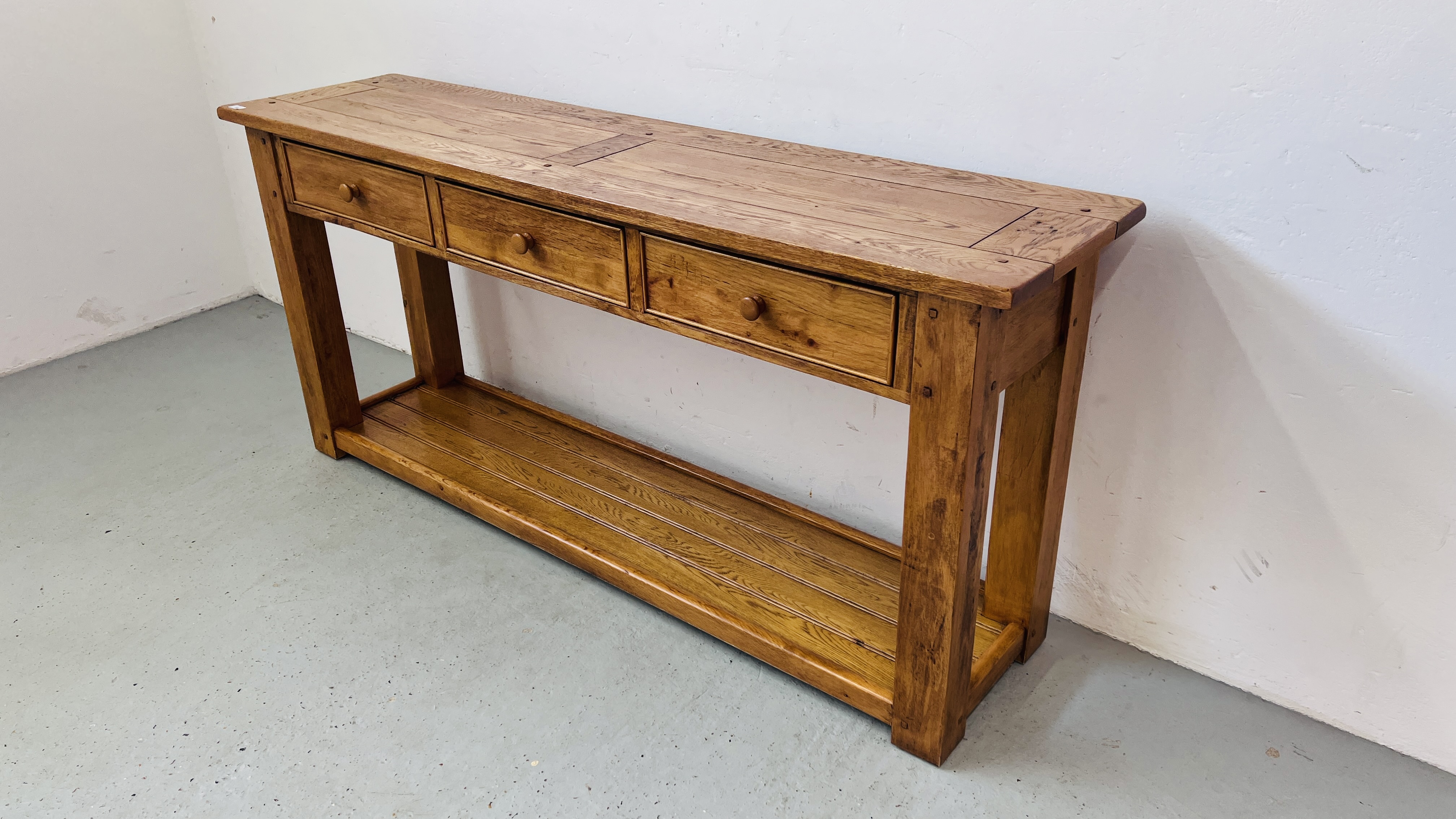 A MODERN SOLID OAK THREE DRAWER SIDE / HALL TABLE W 180CM, D 44.5CM, H 82.5CM. - Image 2 of 13