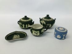 FIVE PIECES OF WEDGWOOD JASPER WARE