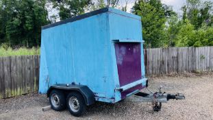 A TWIN AXLE INDESPENSION BOX TRAILER WITH REAR TAIL RAMP 14 TIE DOWN POINTS, SHELVING BARS,