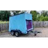 A TWIN AXLE INDESPENSION BOX TRAILER WITH REAR TAIL RAMP 14 TIE DOWN POINTS, SHELVING BARS,