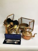 A GROUP OF VINTAG BRASS AND COPPERWARES TO INCLUDE FIRE DOGS, COPPER COAL HELMET, COPPER JUG,